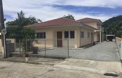 Imagem: A casa possui 2 Dormitórios, 1 Banheiro, 1 Vaga na garagem