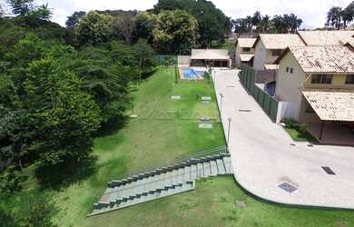 Imagem: A casa possui 3 Dormitórios, 1 Banheiro, 2 Vagas na garagem