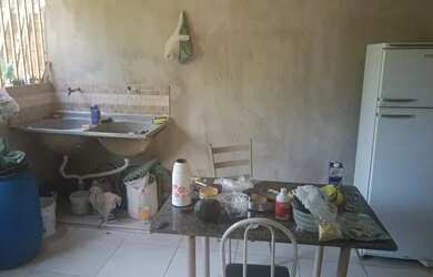 Imagem: A casa possui 1 Banheiro, 2 Vagas na garagem e 390m² de Área