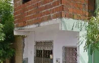 Imagem: A casa possui 4 Dormitórios, 3 Banheiros, 1 Vaga na garagem