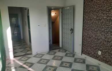 Imagem: O apartamento possui 3 Dormitórios, 1 Banheiro, 1 Vaga na garagem