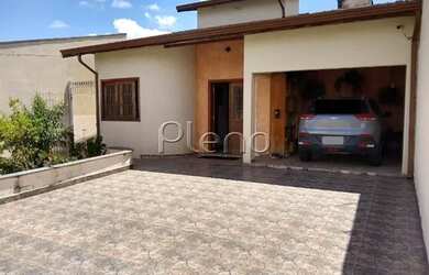 Imagem: A casa possui 3 Dormitórios, 3 Banheiros, 5 Vagas na garagem