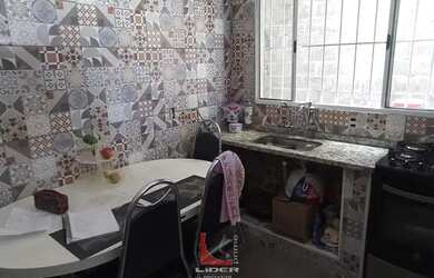 Imagem: A casa possui 4 Dormitórios, 2 Banheiros, 2 Vagas na garagem