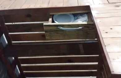 Imagem 4: Balcão de palete. Imóvel novo