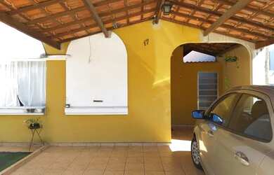 Imagem: A casa em condomínio possui 3 Dormitórios, 2 Banheiros, 95m²