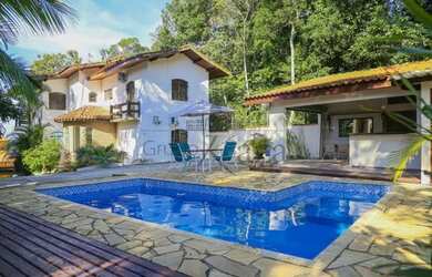 Imagem: A casa em condomínio possui 4 Dormitórios, 5 Banheiros, 3