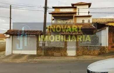 Imagem: A casa possui 3 Dormitórios, 3 Banheiros, 3 Vagas na garagem