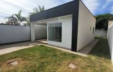 Imagem: A casa possui 2 Dormitórios, 2 Banheiros, 2 Vagas na garagem