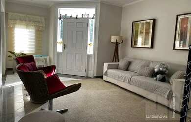 Imagem: A casa em condomínio possui 4 Dormitórios, 5 Banheiros, 2