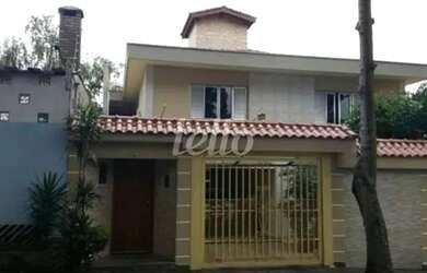 Imagem: A casa possui 4 Dormitórios, 2 Banheiros, 4 Vagas na garagem