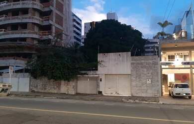 Imagem: A casa possui 5 Dormitórios, 4 Banheiros, 2 Vagas na garagem