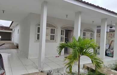 Imagem: A casa possui 3 Dormitórios, 3 Banheiros, 4 Vagas na garagem