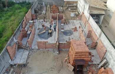 Imagem: A casa possui 3 Dormitórios, 3 Banheiros, 3 Vagas na garagem