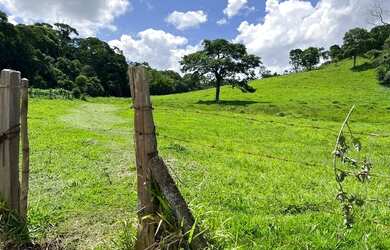 Imagem: O terreno possui 600m² de Área e está localizado em Centro