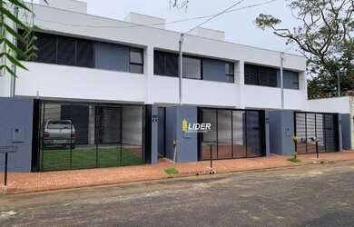 Imagem: A casa possui 5 Dormitórios, 3 Banheiros, 2 Vagas na garagem