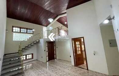 Imagem: A casa possui 3 Dormitórios, 1 Banheiro, 4 Vagas na garagem