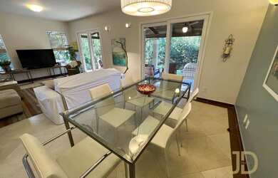 Imagem: A casa em condomínio possui 3 Dormitórios, 4 Banheiros, 4