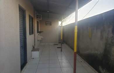 Imagem: A casa possui 2 Dormitórios, 1 Banheiro, 1 Vaga na garagem