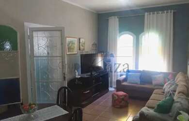 Imagem: A casa possui 2 Dormitórios, 1 Banheiro, 2 Vagas na garagem