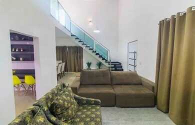 Imagem: A casa possui 3 Dormitórios, 2 Banheiros, 1 Vaga na garagem