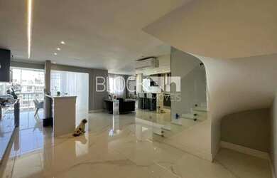 Imagem: O apartamento na cobertura possui 4 Dormitórios, 5 Banheiros