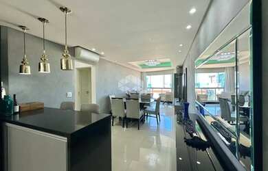 Imagem 9: Apartamento de 2 dormitórios de frente com vista para o mar e box/vaga...