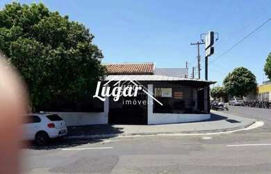 Imagem: A casa à venda possui 2 Dormitórios, 1 Banheiro, 2 Vagas na