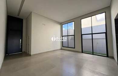 Imagem: A casa em condomínio possui 4 Dormitórios, 4 Banheiros, 2