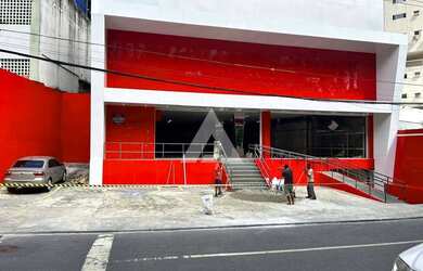 Imagem: O depósito possui 5 Vagas na garagem e 334m² de Área e está