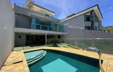 Imagem: A casa em condomínio possui 4 Dormitórios, 5 Banheiros, 4