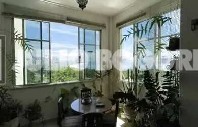 Imagem: O apartamento possui 4 Dormitórios, 3 Banheiros, 213m² de