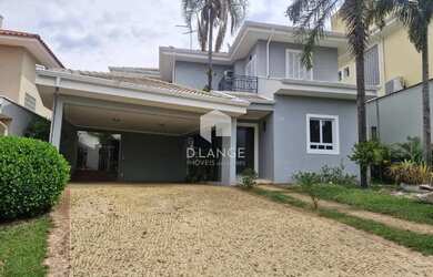 Imagem: A casa em condomínio possui 4 Dormitórios, 5 Banheiros, 4