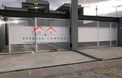 Imagem: A casa possui 3 Dormitórios, 2 Banheiros, 2 Vagas na garagem