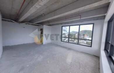 Imagem: O depósito possui 1 Vaga na garagem, 48m² de Área e está