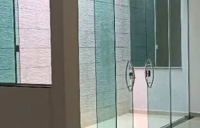 Imagem: A casa possui 3 Dormitórios, 3 Banheiros, 4 Vagas na garagem