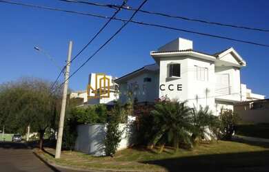 Imagem: A casa em condomínio possui 5 Dormitórios, 4 Banheiros, 4