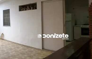 Imagem: A casa possui 3 Dormitórios, 4 Banheiros, 4 Vagas na garagem