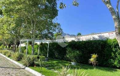 Imagem: O terreno possui 180m² de Área, Imóvel novo e está localizado