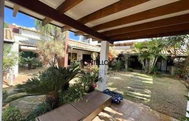 Imagem: A casa possui 5 Dormitórios, 5 Banheiros, 4 Vagas na garagem