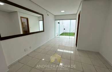 Imagem: A casa possui 3 Dormitórios, 2 Banheiros, 2 Vagas na garagem