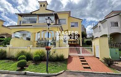 Imagem: A casa em condomínio possui 4 Dormitórios, 4 Banheiros, 4