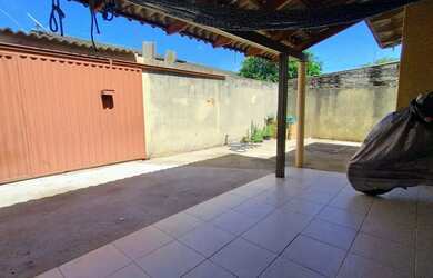 Imagem: A casa possui 5 Dormitórios, 1 Banheiro, 3 Vagas na garagem