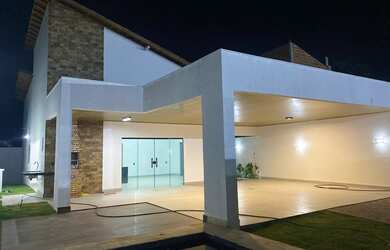 Imagem: A casa possui 3 Dormitórios, 3 Banheiros, 4 Vagas na garagem