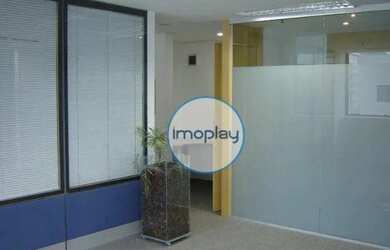 Imagem: O depósito possui 2 Vagas na garagem e 80m² de Área e está