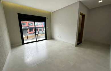 Imagem 14: Luxuoso sobrado com três suítes e piscina no Jardim Atlântico