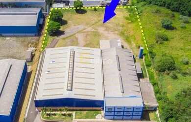 Imagem: O depósito possui 4 Vagas na garagem, 3.858m² de Área e