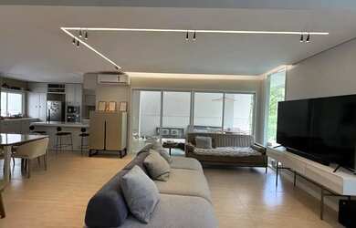 Imagem: A casa em condomínio possui 4 Dormitórios, 5 Banheiros, 4