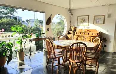 Imagem: A casa em condomínio possui 3 Dormitórios, 5 Banheiros, 4