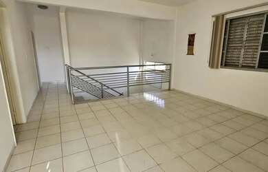 Imagem: A casa possui 5 Dormitórios, 5 Banheiros, 4 Vagas na garagem