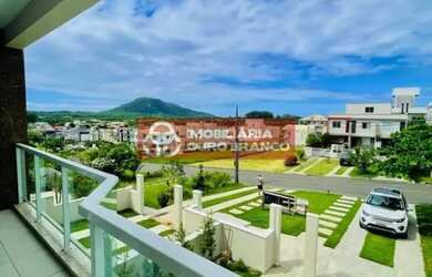 Imagem: A casa possui 4 Dormitórios, 4 Banheiros, 2 Vagas na garagem